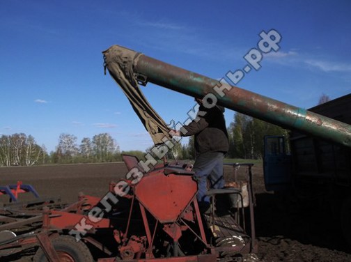 ЗИЛ-130. Заправка зерном сеялки СЗП-3,6А. Посевная кампания 2013