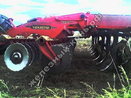 Трактор John Deere 9630 cо стерневым культиватором Vaderstad Top Down 700 фото