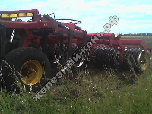 Трактор John Deere 9630 cо стерневым культиватором Vaderstad Top Down 700 фото