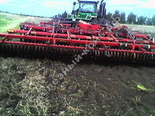 Трактор John Deere 9630 cо стерневым культиватором Vaderstad Top Down 700 фото
