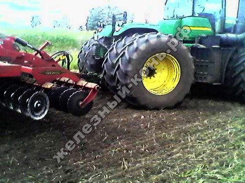 Трактор John Deere 9630 cо стерневым культиватором Vaderstad Top Down 700 фото