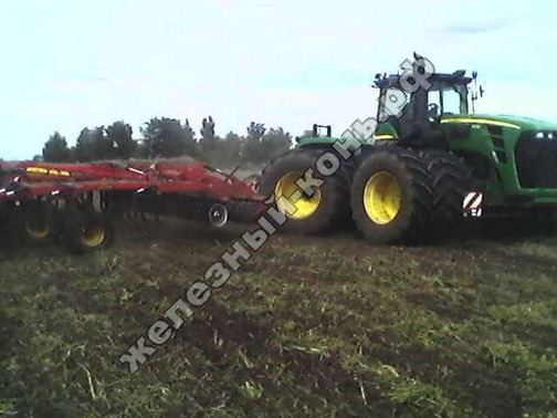 Трактор John Deere 9630 cо стерневым культиватором Vaderstad Top Down 700 фото