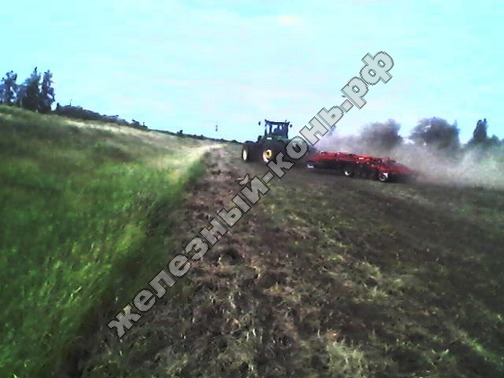 Трактор John Deere 9630 cо стерневым культиватором Vaderstad Top Down 700 фото