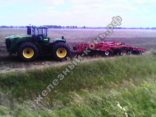 Трактор John Deere 9630 cо стерневым культиватором Vaderstad Top Down 700 фото