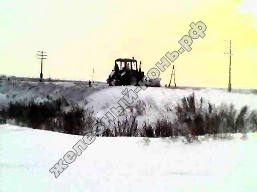 трактор МТЗ-892 на расчистке дороги фото
