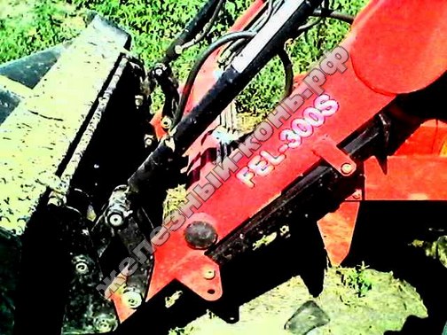 Мини-трактор DONGFENG DF-304 с погрузчиком FEL-300S фото