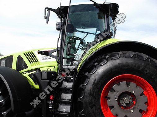 Трактор CLAAS Axion 930