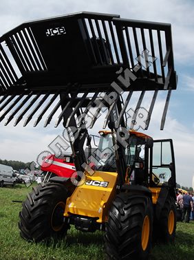 Колёсный фронтальный погрузчик JCB Farm Master Agri 434s