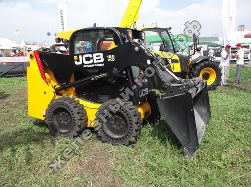 Мини-погрузчик с бортовым поворотом JCB 155