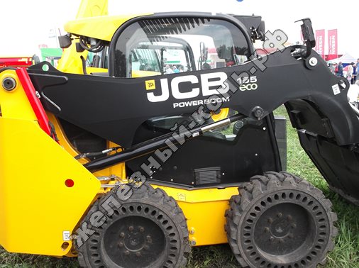 Мини-погрузчик с бортовым поворотом JCB 155