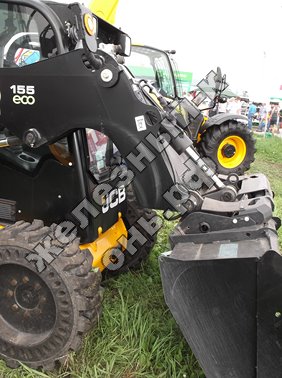 Мини-погрузчик с бортовым поворотом JCB 155