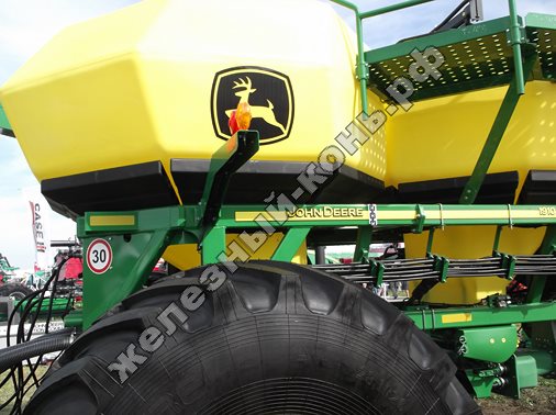 Посевной комплекс John Deere 1890