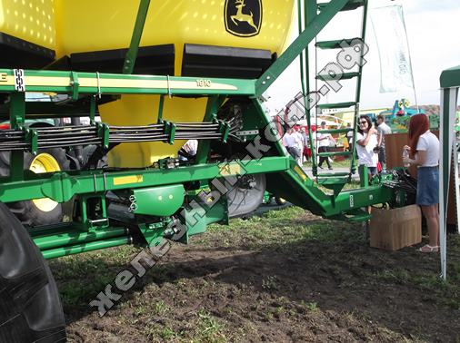 Посевной комплекс John Deere 1890