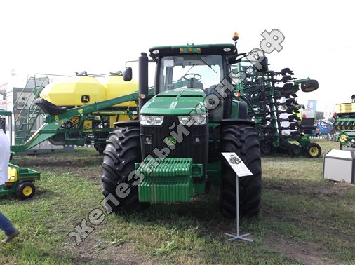 Трактор John Deere 8335R