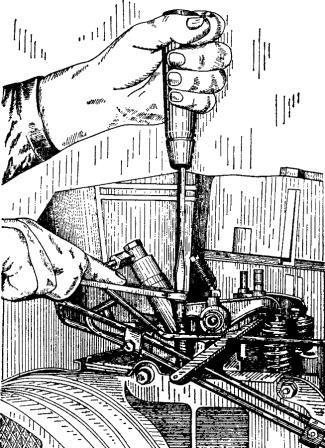 Регулирование зазора в клапанах двигателя шасси Т-16М